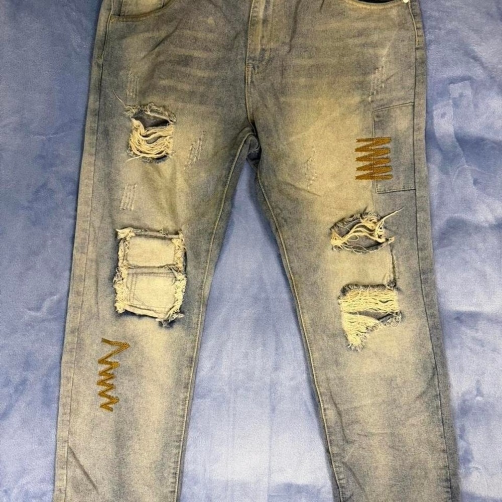 Distressed blue jeans‎ with gold embroidery, Size: 38
